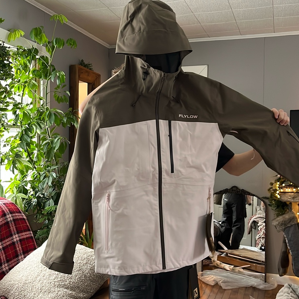 Fly low men’s ski coat
Brand new from Backcountry 
Mercury/Flamingo
Size M